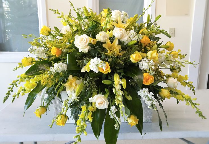 From Wreaths to Casket Sprays: Understanding Funeral Flower Arrangement Styles