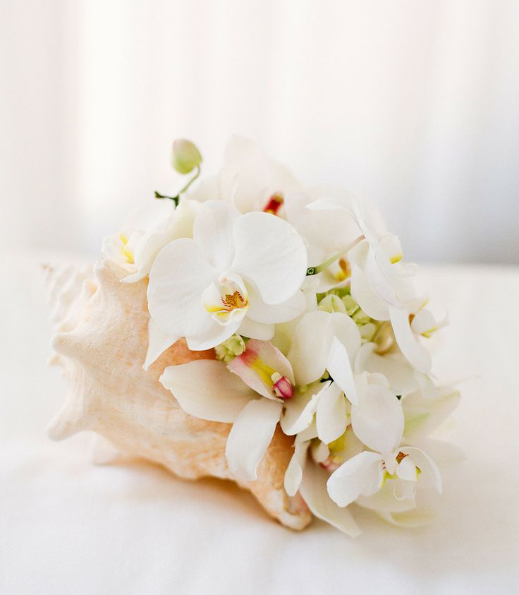 How to Personalise Funeral Flowers: Adding Meaningful Touches to Honour a Loved One